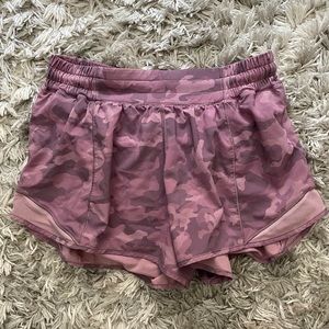 Lululemon too hotty shorts 4”